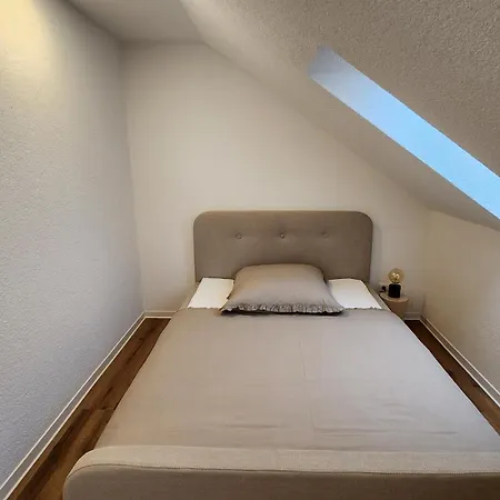 Seven Days Apartment *