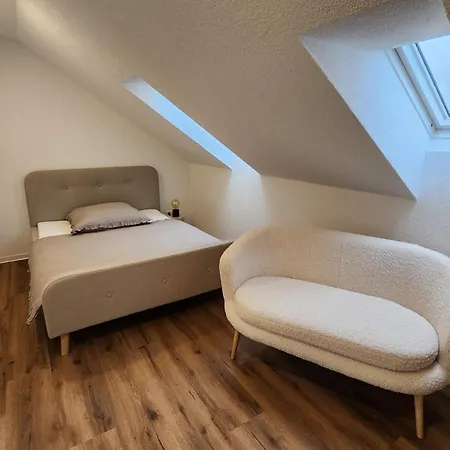 Seven Days Apartment *