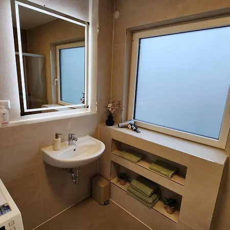 Apartment Seven Days