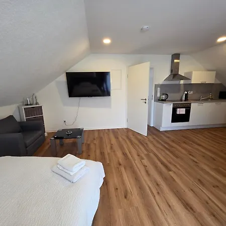 Seven Days Apartment *