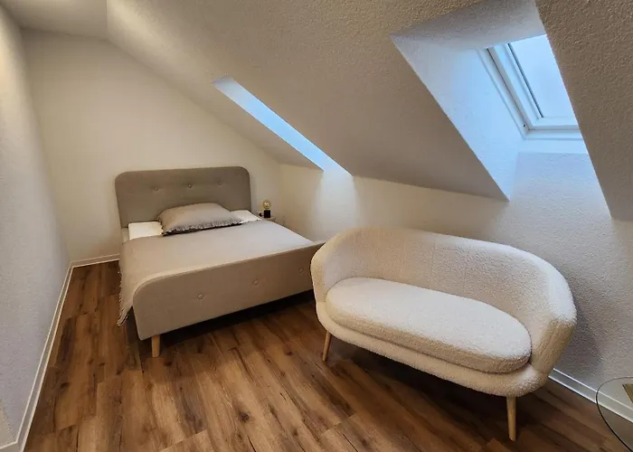 Seven Days Apartment *